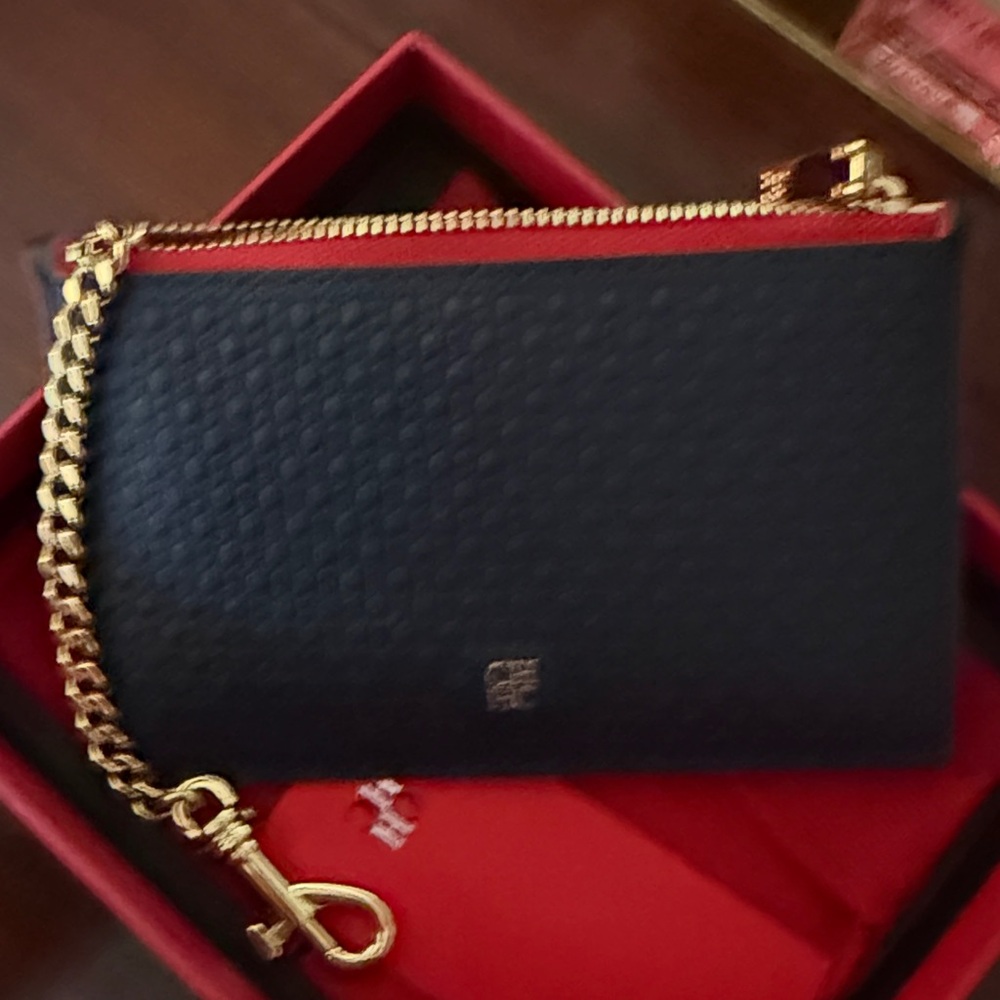 NIB Carolina Herrera Black Wallet/card case with key chain - Picture 8 of 10